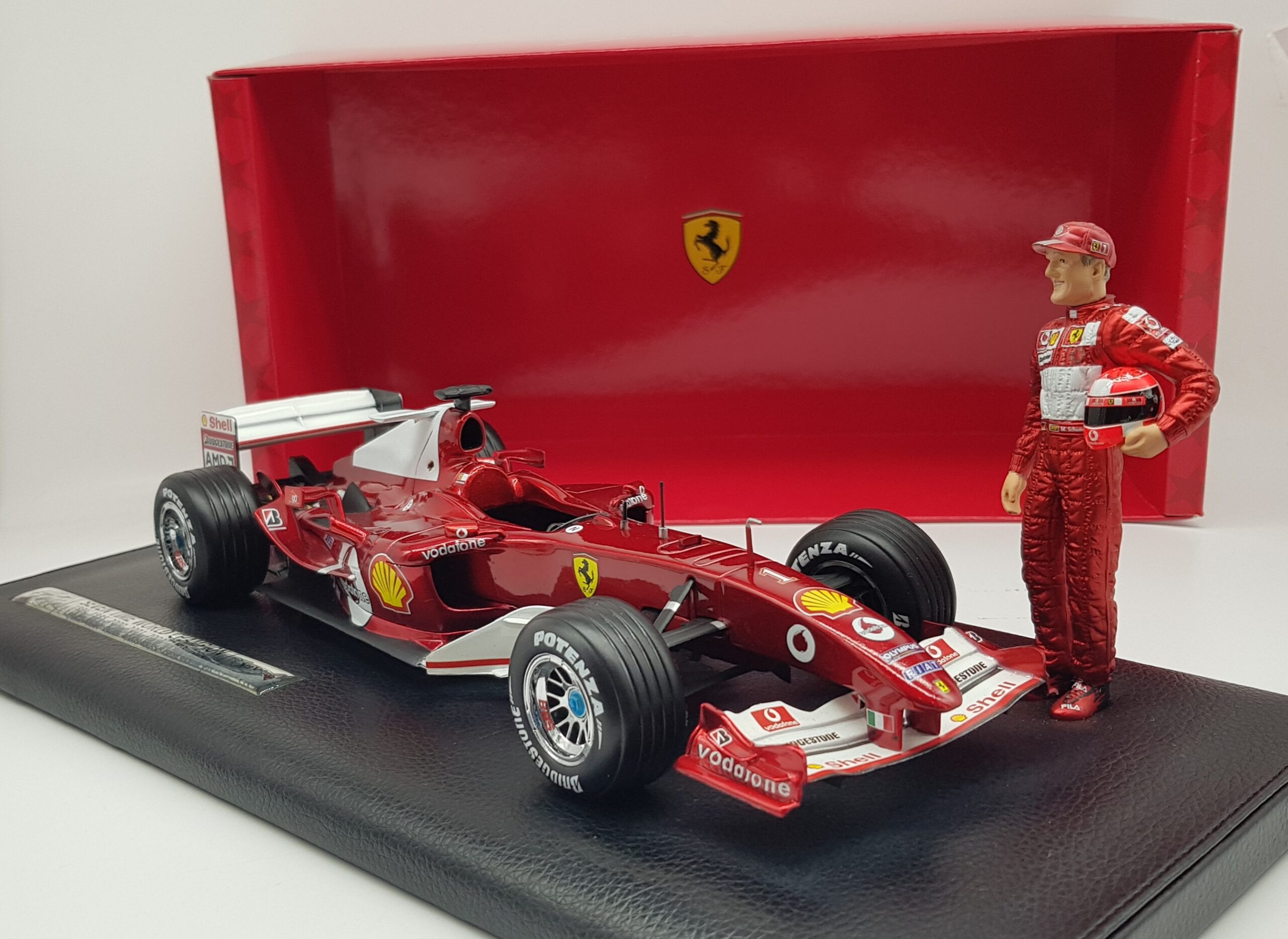 Hot Wheels 1.18 Ferrari F1 GP 2004 World champion 7 times