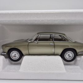 Norev Models 1.18 Alfa Romeo 2000 GTV ( 1973 ) Metallic Green colour ( 187913 )