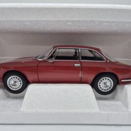 Norev Models 1.18 Alfa Romeo 2000 GTV ( 1973 Red colour ( 187912 )