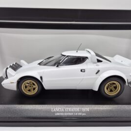 Minichamps 1.18 Lancia Stratos 1974   White colour  ( 155 741700 )