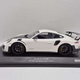 Minichamps 1.18 Porsche 911 991.2 GT2 RS 2018 White  / Black ( 155 068310 )