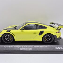 Minichamps 1.18 Porsche 911 991.2 GT2 RS 2018 Green Weissach pack / Black( 155 068300 )