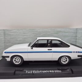 MCG 1.18 Ford Escort MK II RS 2000  White colour ( MCG18439 )