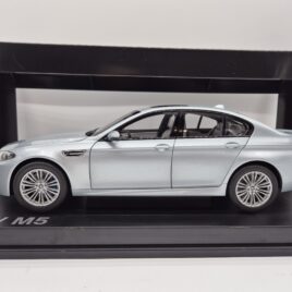 BMW Dealer Model 1.18   BMW M5  Silverstone II Silver colour  ( 80 43 2 186 353 )