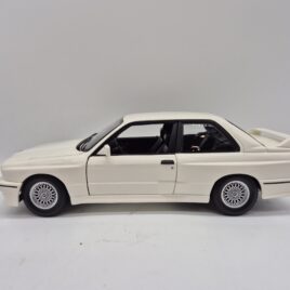 Minichamps Models 1.18 BMW E30 M3 Street 1987  White colour ( 180 020307 )
