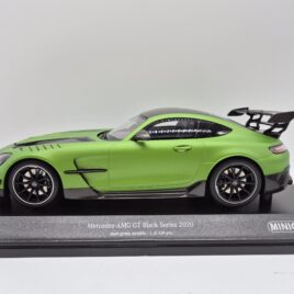 Minichamps 1.18 Mercedes Benz AMG GT Black series 2020 Matt green Metallic ( 155 032020 )