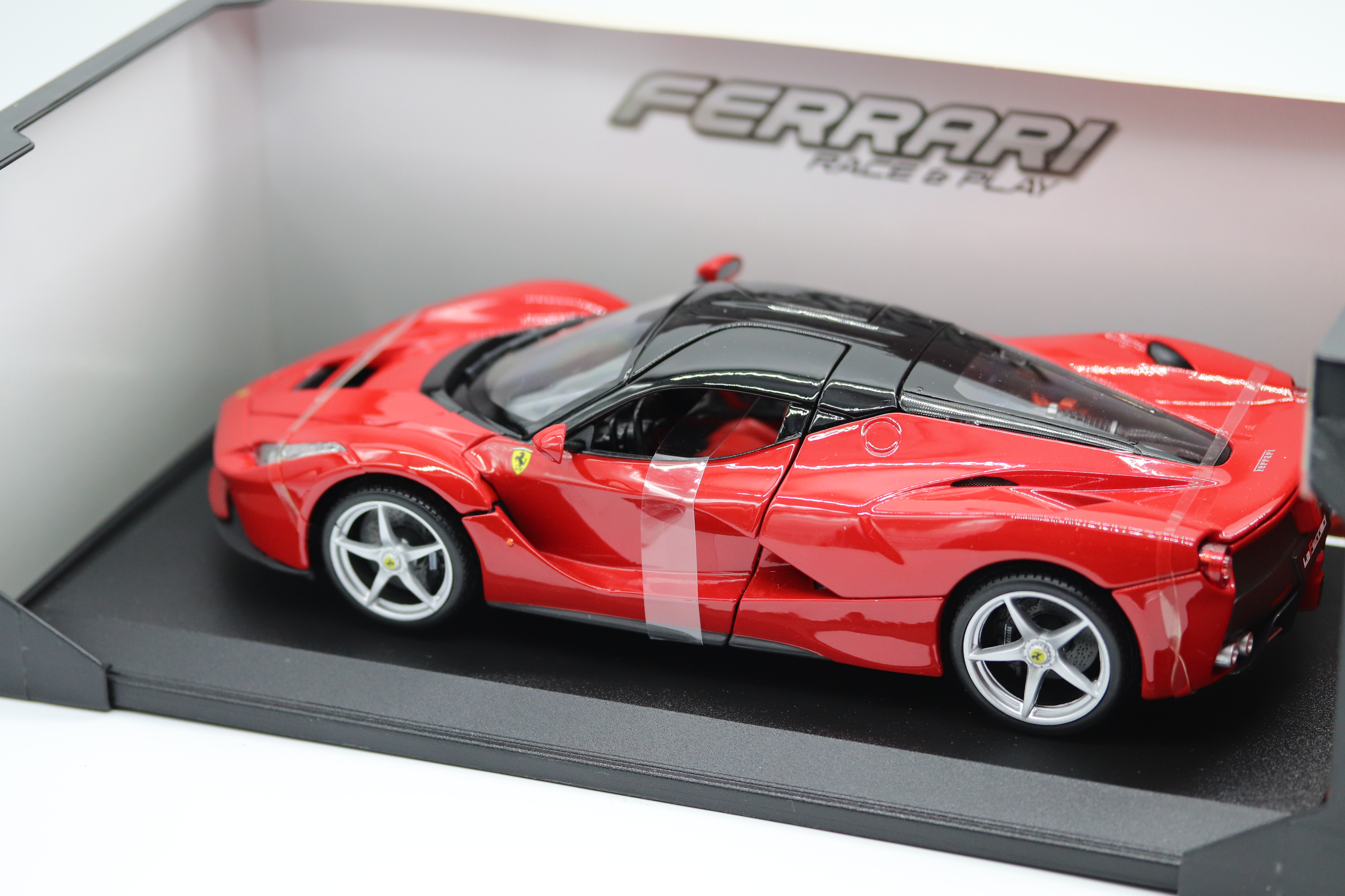 BBURAGO 1.18 Ferrari LAFERRARI red ( 11628 ..18-16001 ) - Eurospec