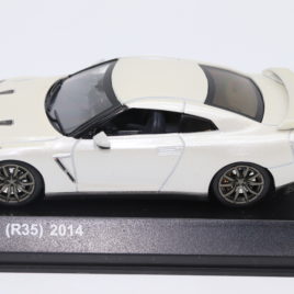 KYOSHO 1.43 NISSAN R35 GT-R  2014  Brilliant white color ( 03744BW )