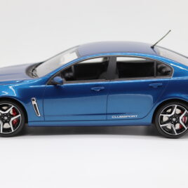 APEX 1.18 HOLDEN HSV GEN-F CLUBSPORT R8  Perfect Blue color  ( AR81602 )