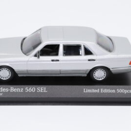 Minichamps 1.43 Mercedes Benz 560 SEL 1990  Silver color  ( 943 039305 )