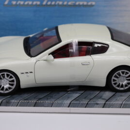 MONDO MODELS 1.18 Maserati Gran Turismo  Pearl White colour with red interior ( 500413 )
