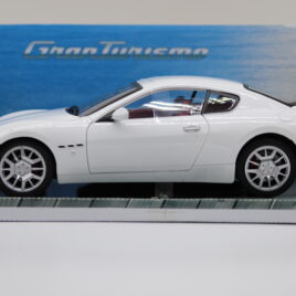 MONDO MODELS 1.18 Maserati Gran Turismo  White colour with red interior  ( 500413 )