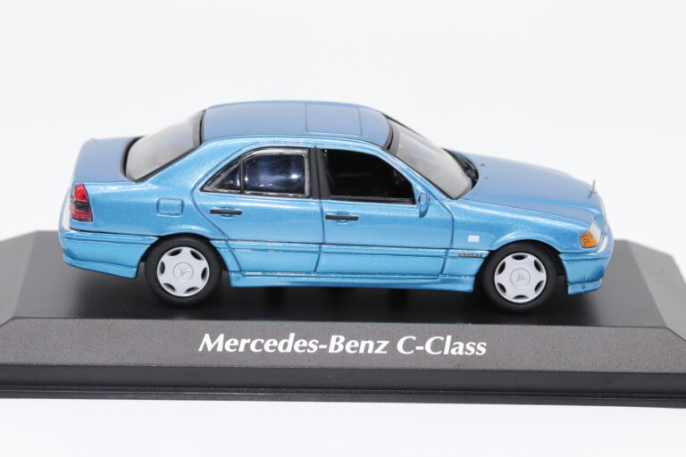 Minichamps 940030110 - Mercede. Ben. C-Class T-Model (S203) Grey Metallic 2001 - échelle 1/43 - modèle de Collection