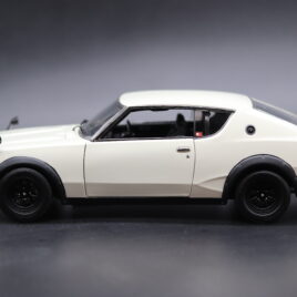 1.18 KYOSHO Nissan Skyline 2000 GT-R KPGC110  White colour ( 08255W )