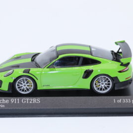 Minichamps 1.43 Porsche 911 991.2 GT2 RS  Signal green with silver wheels ( 413 067284 )