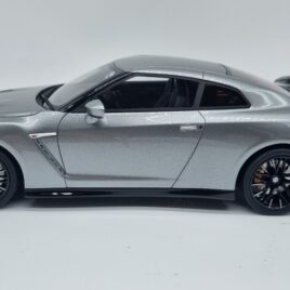 Kyosho 1.18 Nissan R35 GT-R Premium edition  Grey colour  Limited to 500 pieces ( KSR18044GR )