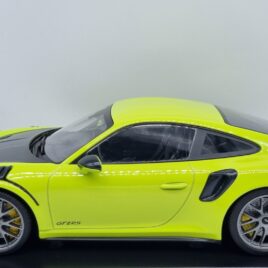 Minichamps 1.18 Porsche 911 ( 991.2 ) GT2 RS 2018 Green colour / silver wheels ( 155 068309 )