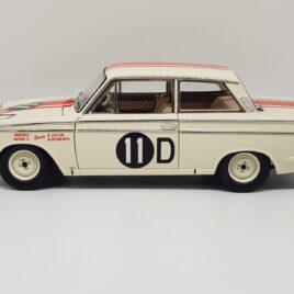 CLASSIC CARLECTABLES 1.18 Ford Cortina GT 500  1965 Bathurst winner ( 18723 )