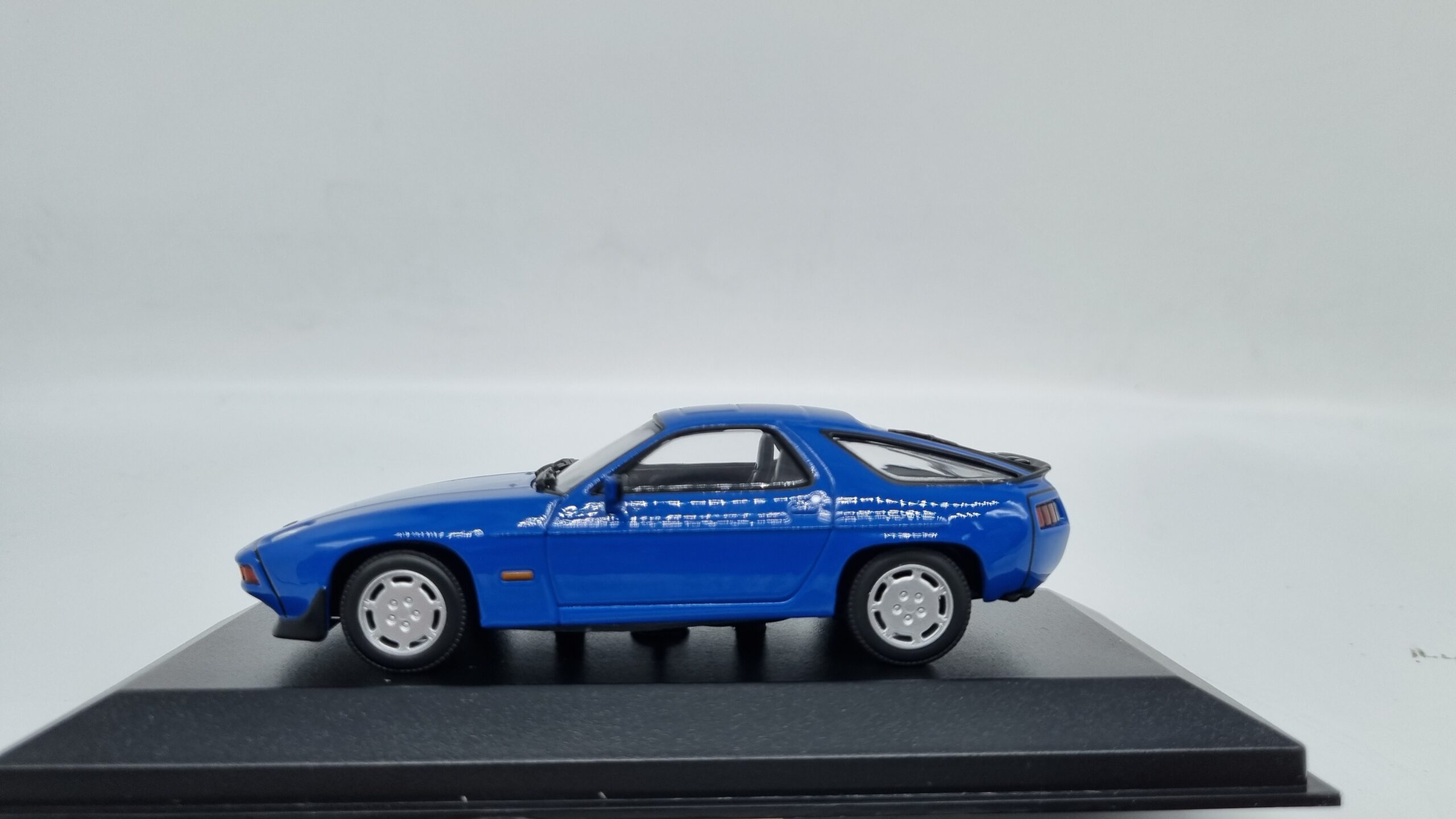 【MAXICHAMPS】Porsche 928 Blue MAXICHAMPS - PORSCHE 928 S 1979 Blau - 1/43 - MXC940068124