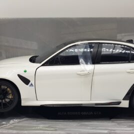 Solido Models 1.18 ALFA ROMEO Guilia GTA Blanco Trofeo white color ( S1806903 )