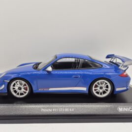 Minichamps 1.18 Porsche 911GT3 RS 4.0 ( 2011 )  Blue colour. ( 155 062222 )